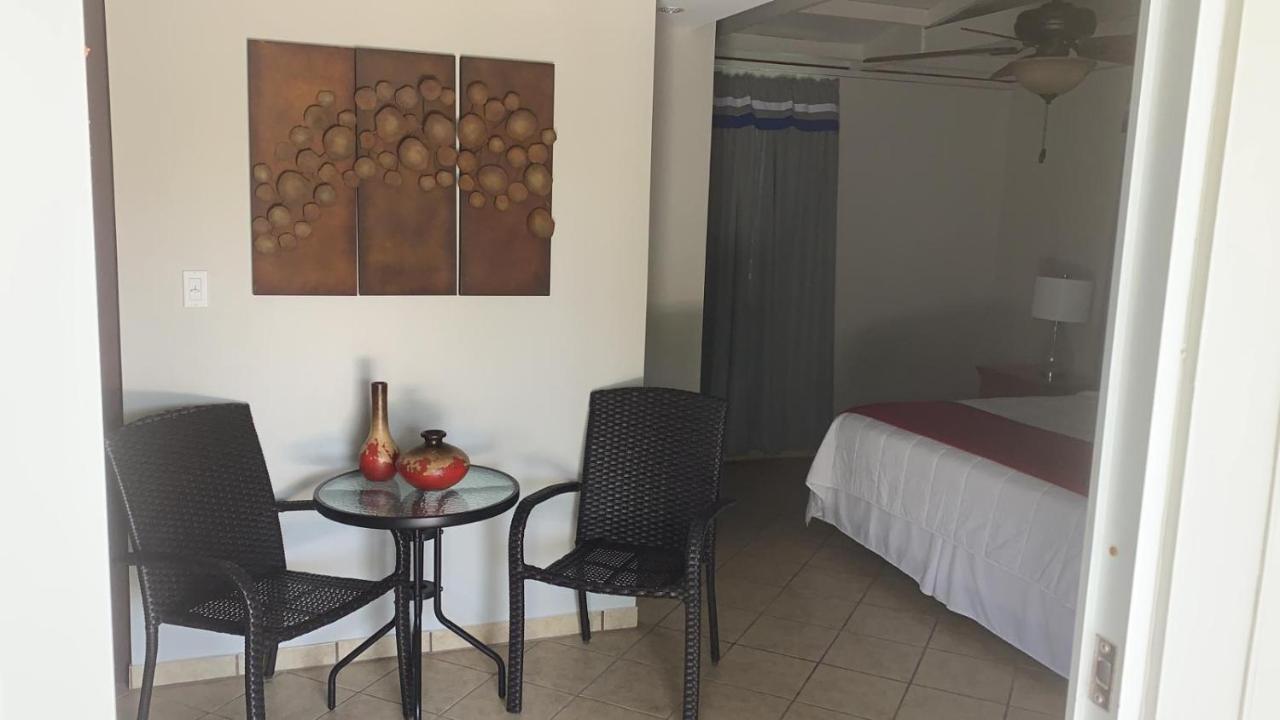Full Moon Hotel & Restaurant Salinas Luaran gambar